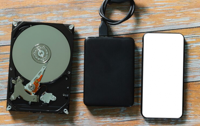 Stockage : Quelles sont les caractéristiques qui différencient un disque dur HDD d’un disque dur SSD